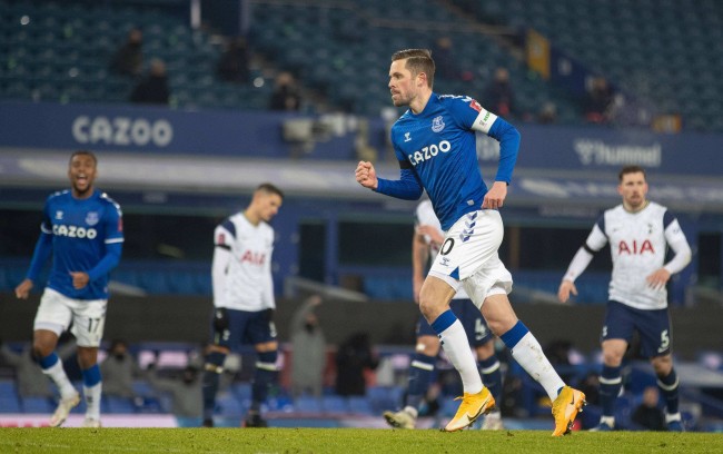 年轻资产推 年轻资产推